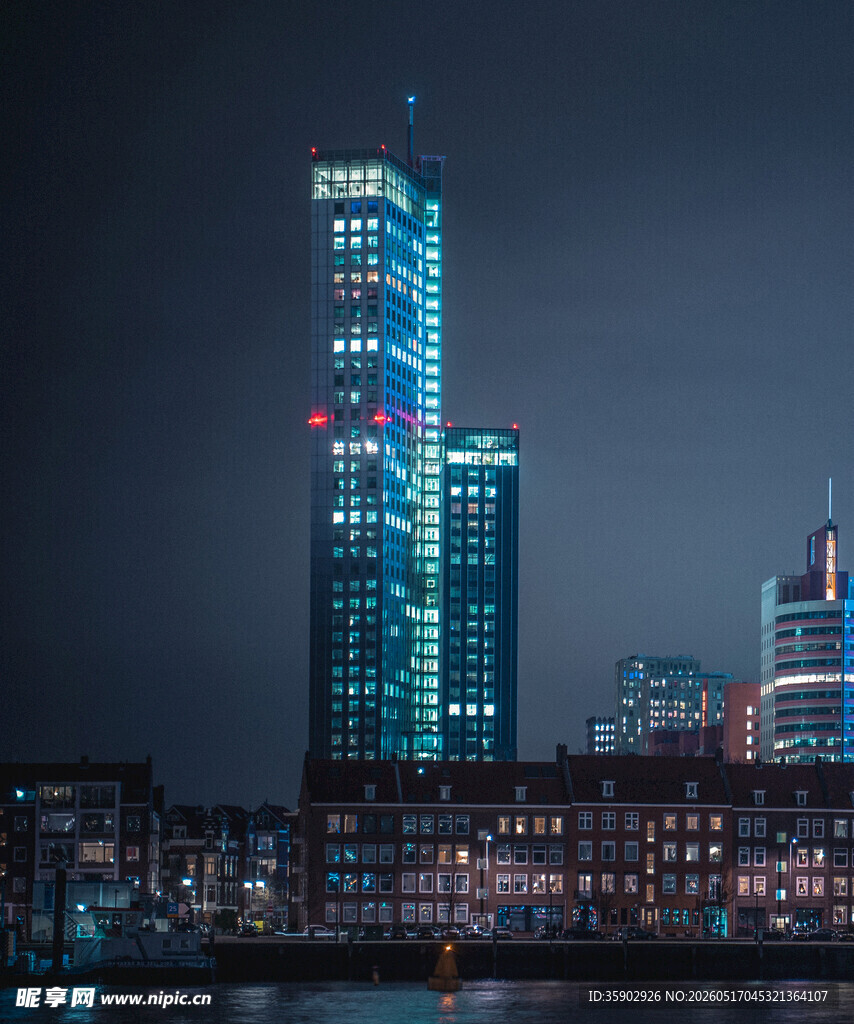 城市夜景中的摩天大楼
