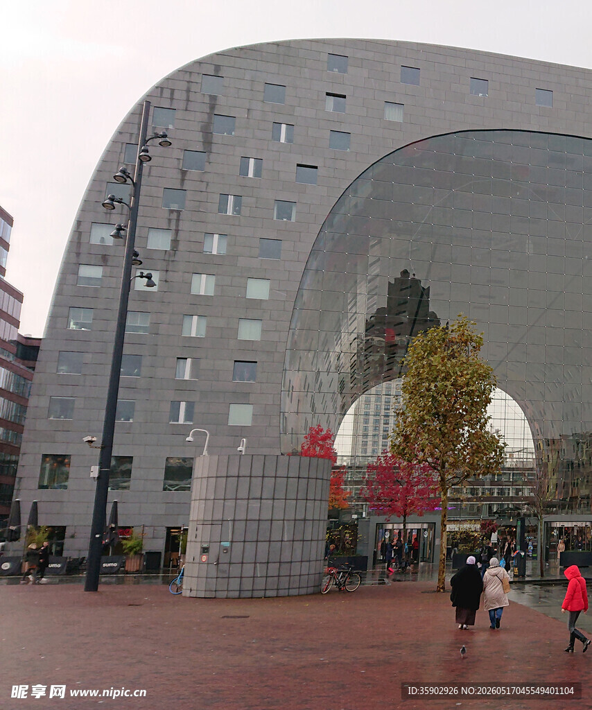 独特弧形建筑外观景观
