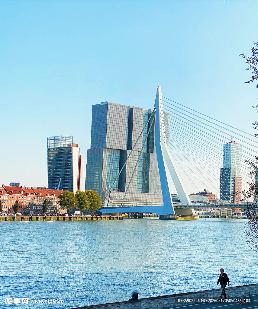 河畔现代城市风光美景