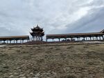 草原上的宏伟古建筑
