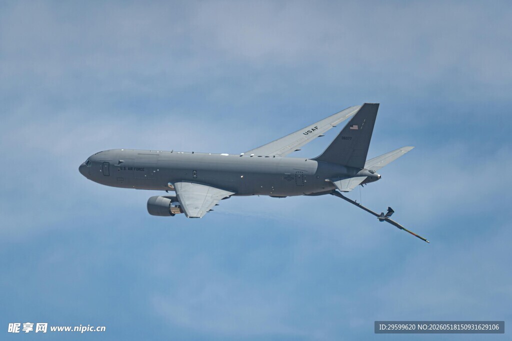 空中加油飞机飞行画面