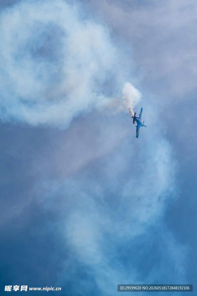 特技飞机空中炫技表演