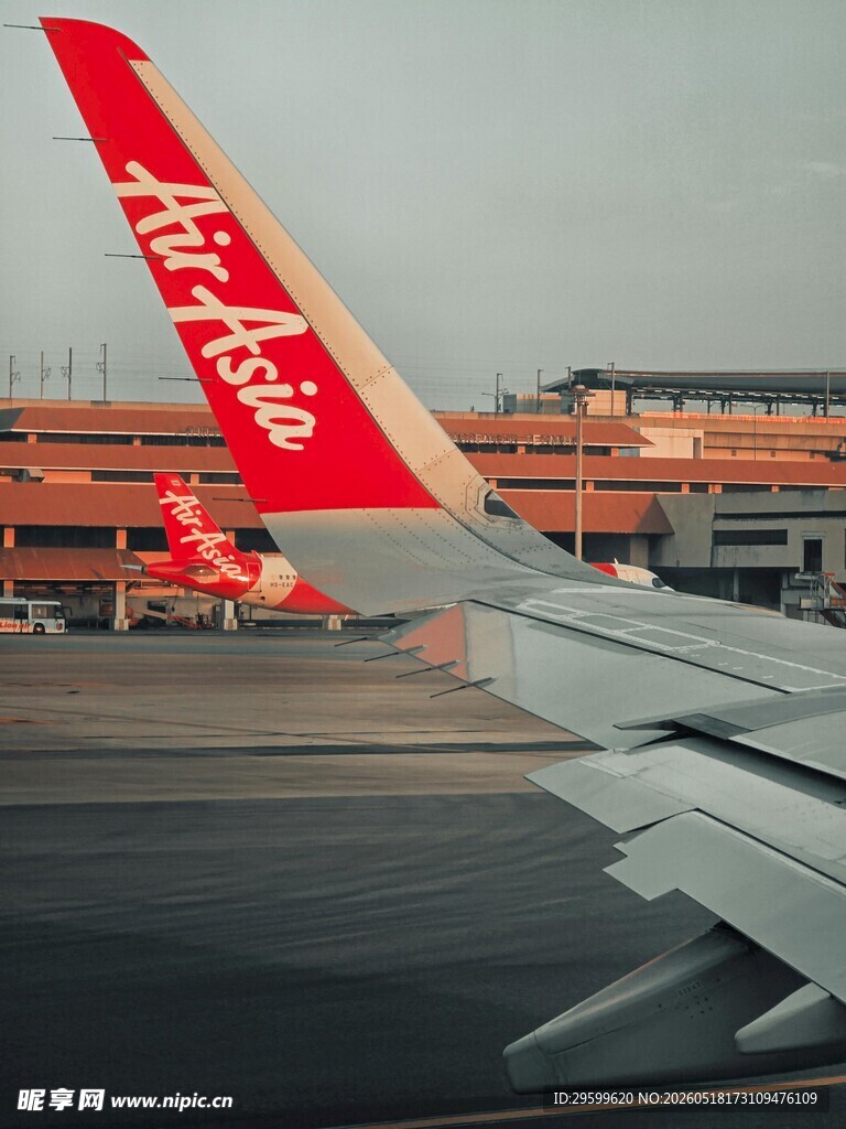 从飞机看亚洲航空飞机尾