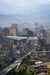 未来城市空中交通景象