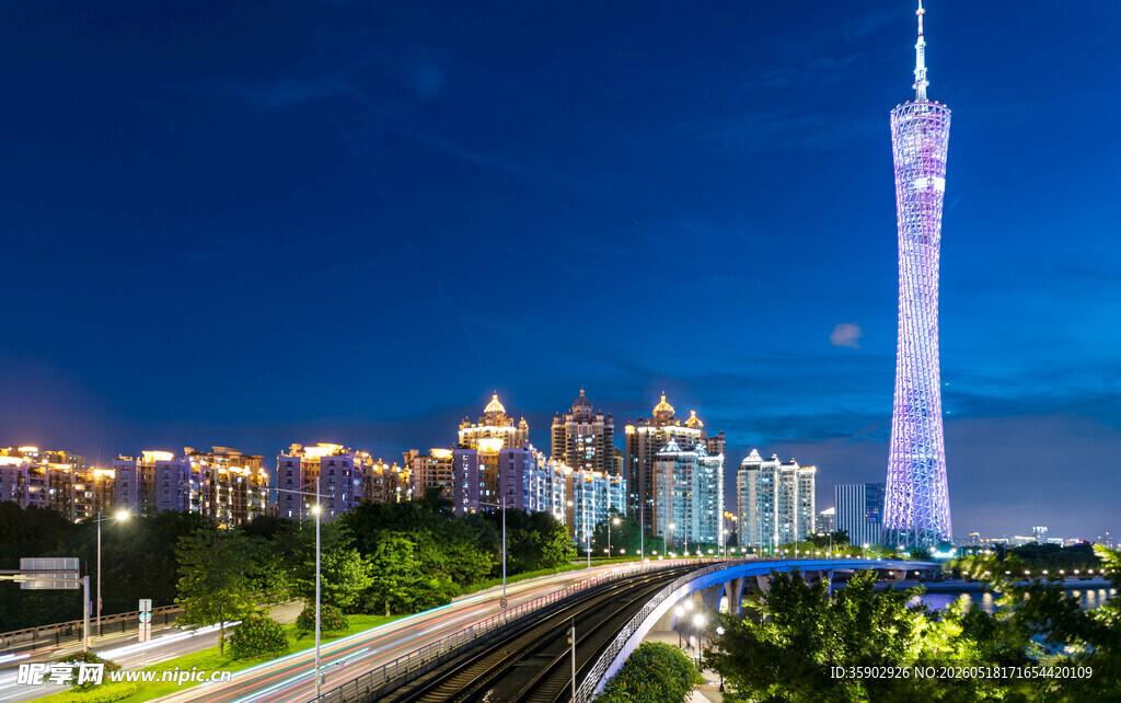 广州夜景中的璀璨地标建筑