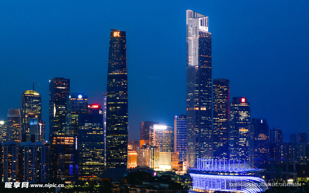 夜幕下的繁华都市天际线