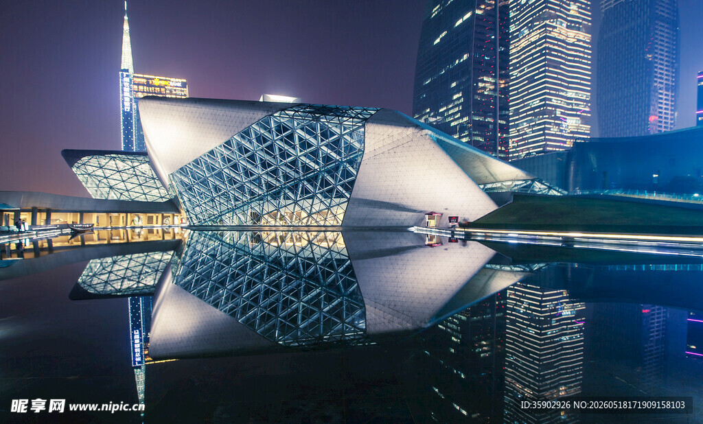 现代建筑夜景倒影之美