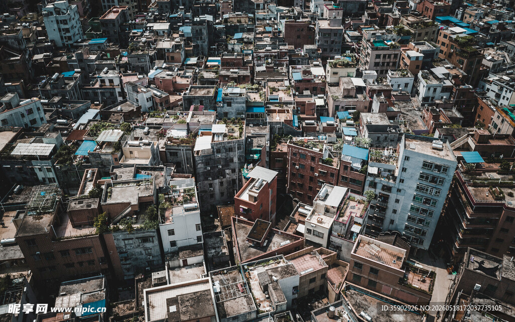 俯瞰密集城市建筑群