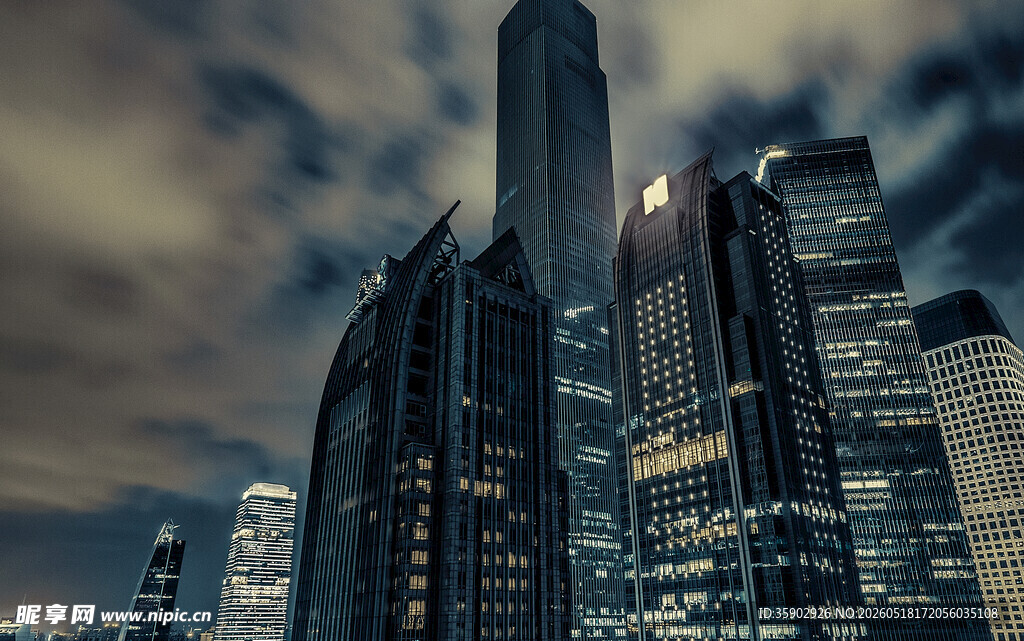 夜幕下的繁华都市建筑群