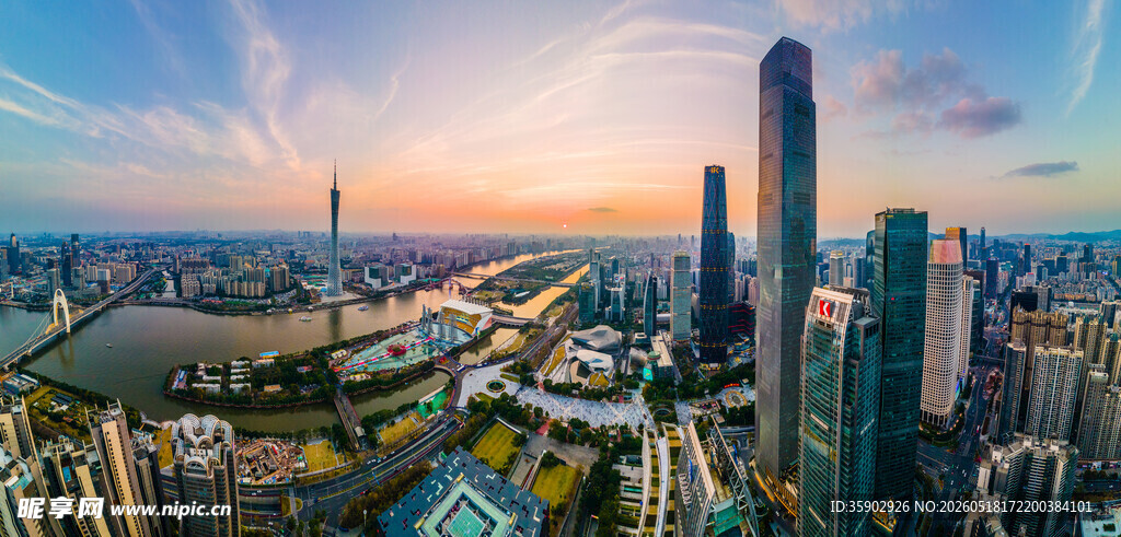 城市天际线的壮丽黄昏景观