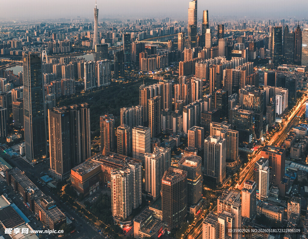 城市天际线俯瞰壮丽景观