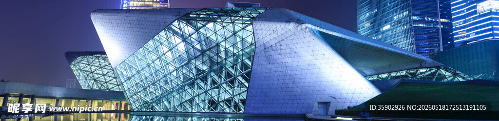 未来科技风格的城市建筑画面