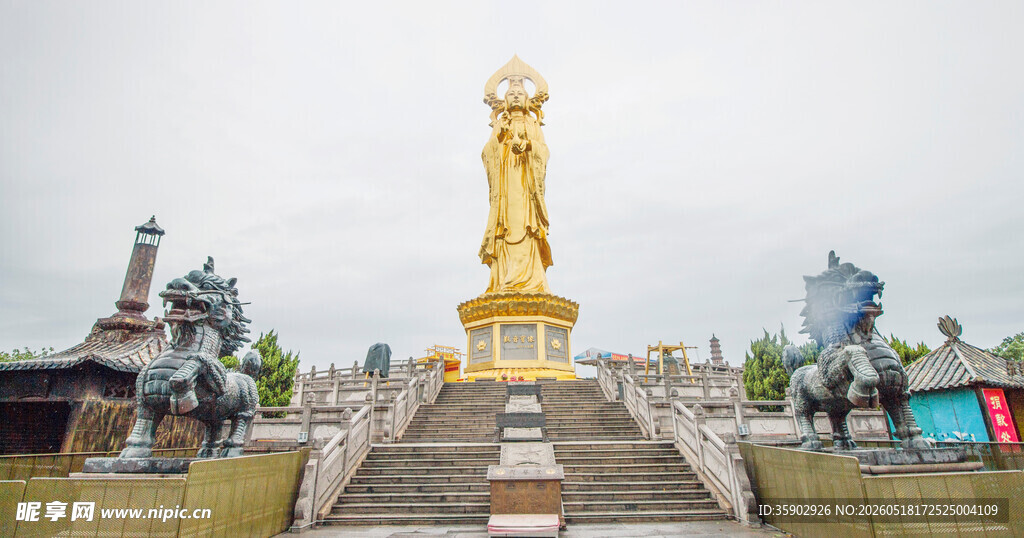 庄严金色观音雕像景观