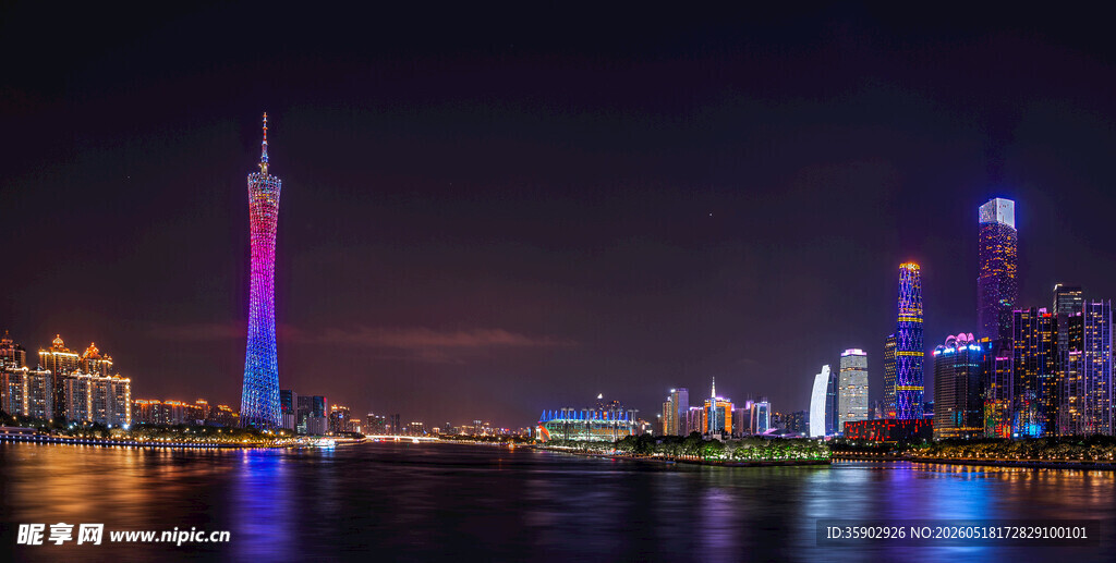 深圳夜景璀璨的城市天际线