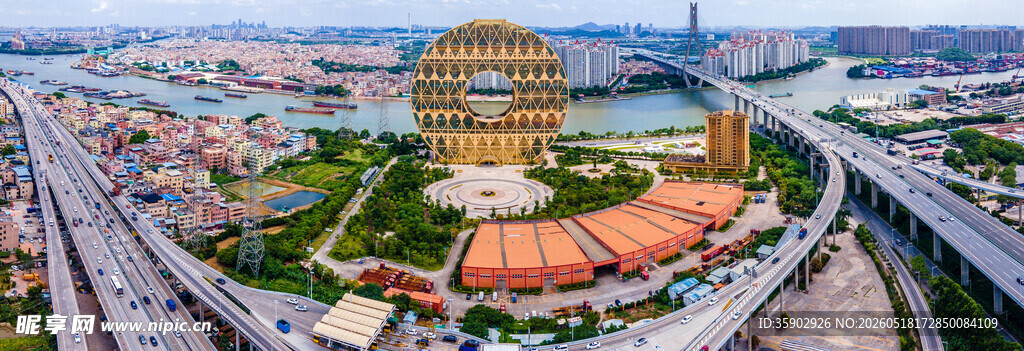 俯瞰城市中的独特建筑
