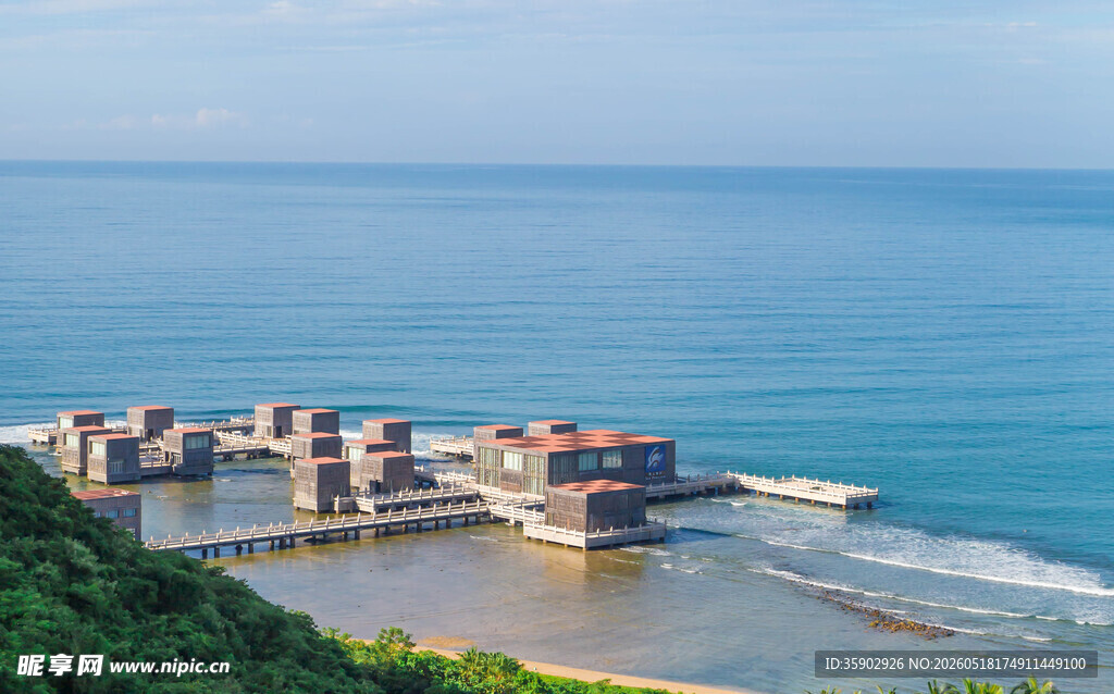 海边错落有致的特色建筑