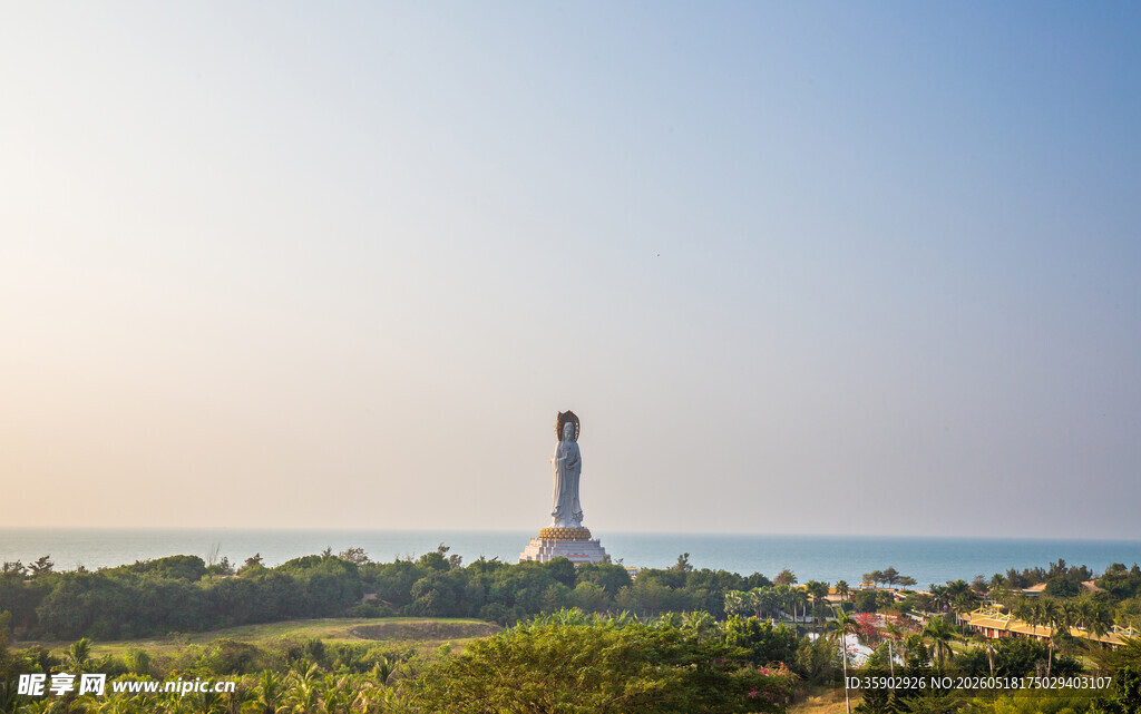 海边高塔风景