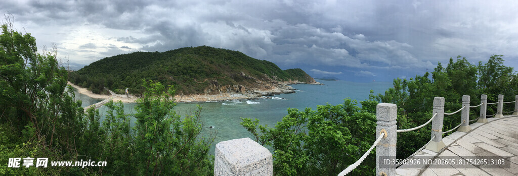 海边蜿蜒步道与山海风光