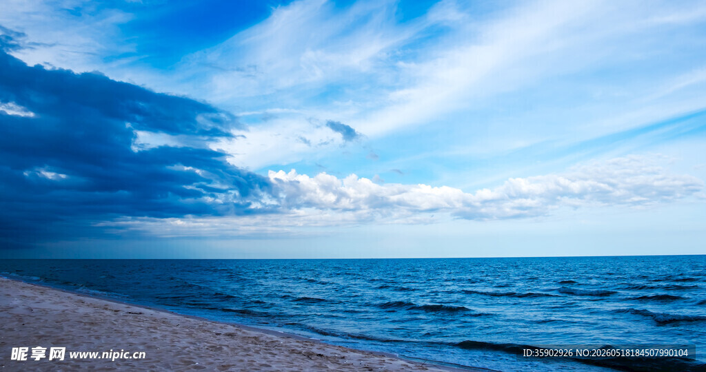 海边蓝天美景