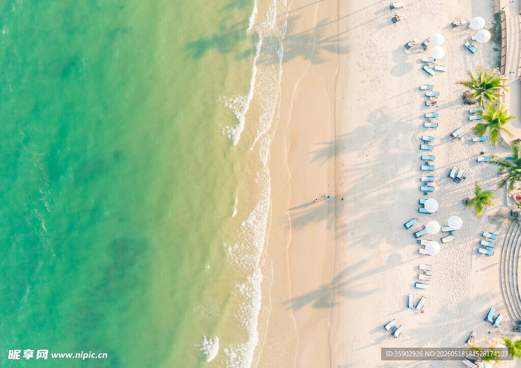 俯瞰迷人的海滩与碧海