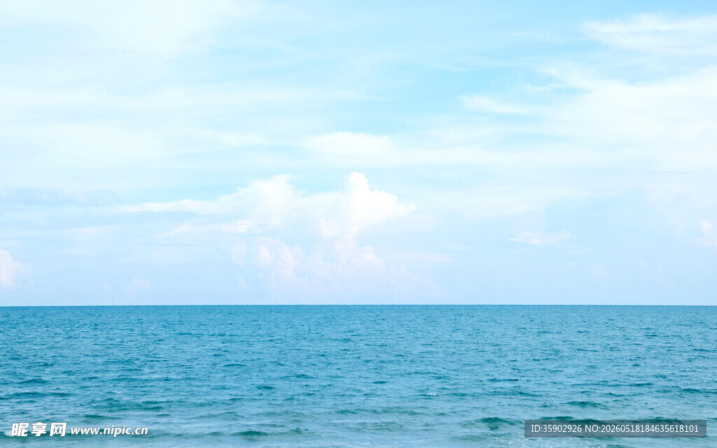 蔚蓝大海与天空的美景