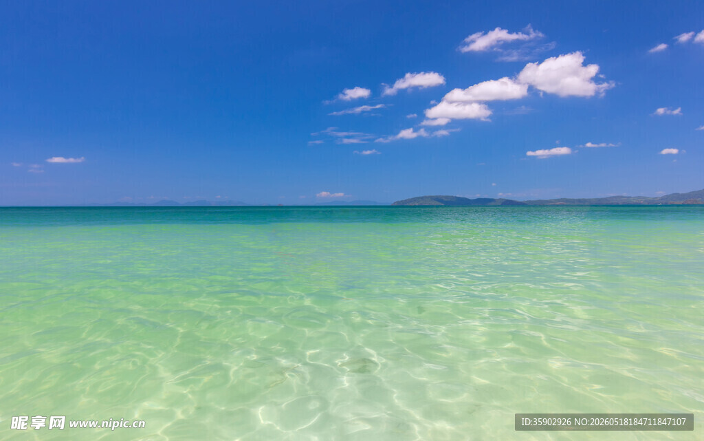 清澈碧海蓝天美丽海景