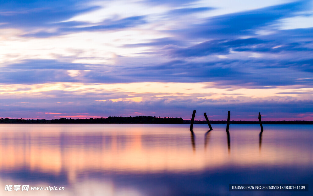 湖畔日落美景