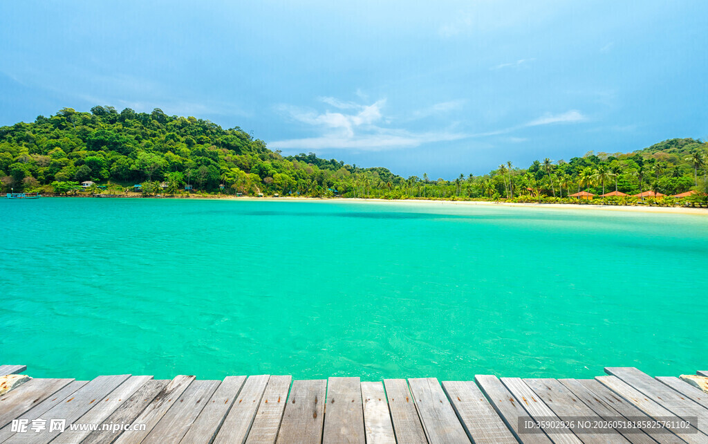 美丽海滨木栈道风景