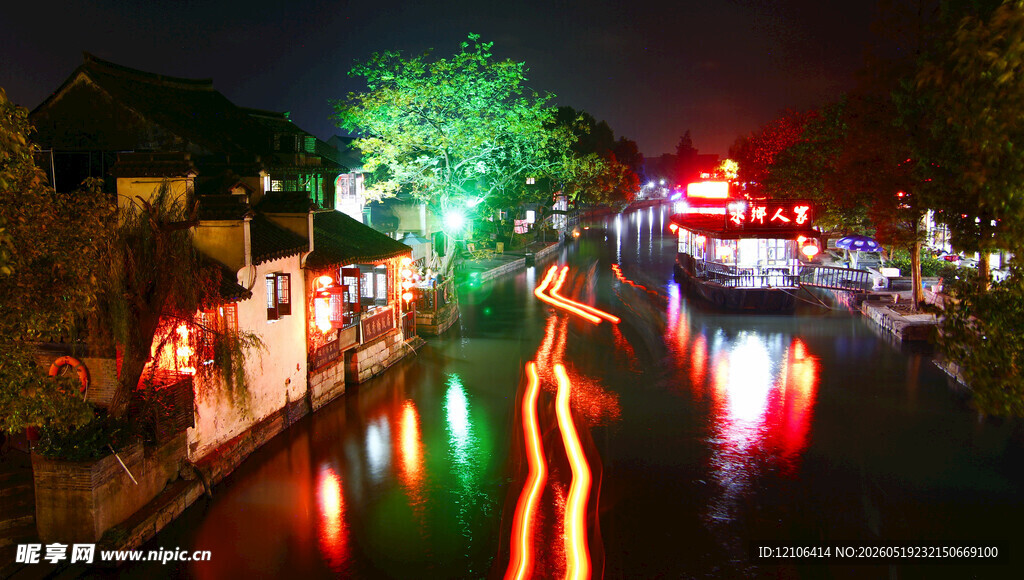 江南水乡夜景灯光璀璨