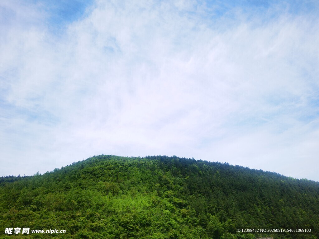 青山蓝天美景