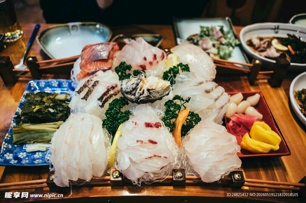 丰盛日式刺身拼盘