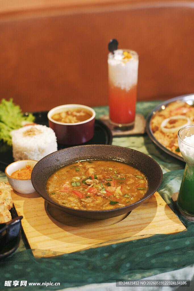泰式美味餐食搭配特色饮品