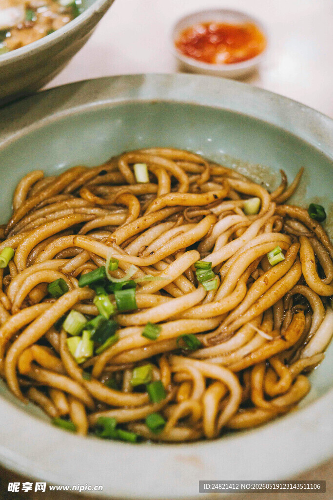 美味葱花拌面