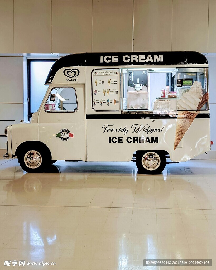 复古风冰淇淋售卖车