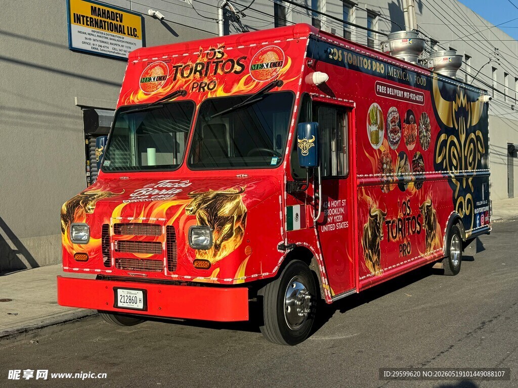 红色酷炫美食餐车