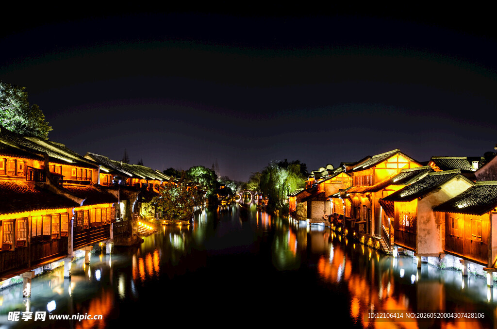 江南水乡夜景灯火璀璨