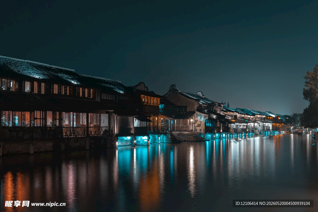 江南水乡夜景静谧迷人