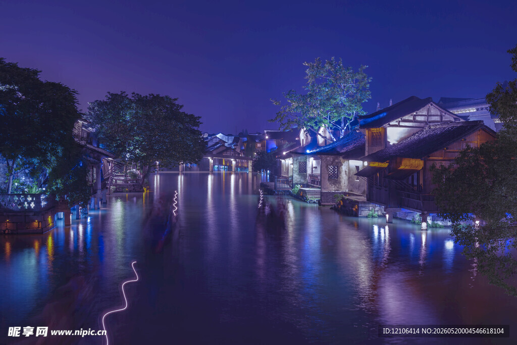 江南水乡夜景静谧如画