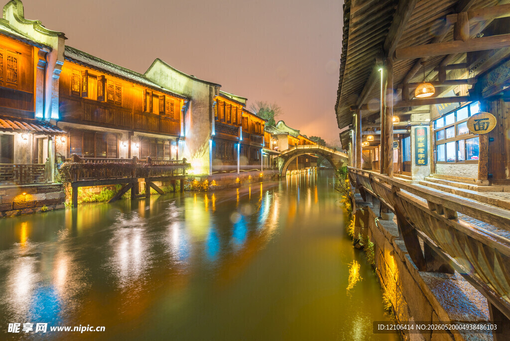 江南水乡夜景古街映河