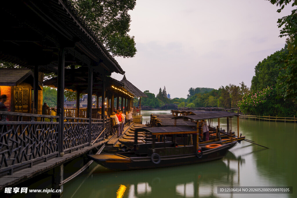 江南水乡河畔古景
