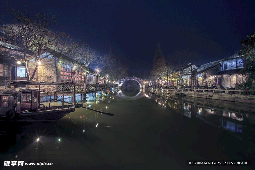 江南水乡夜景静谧迷人