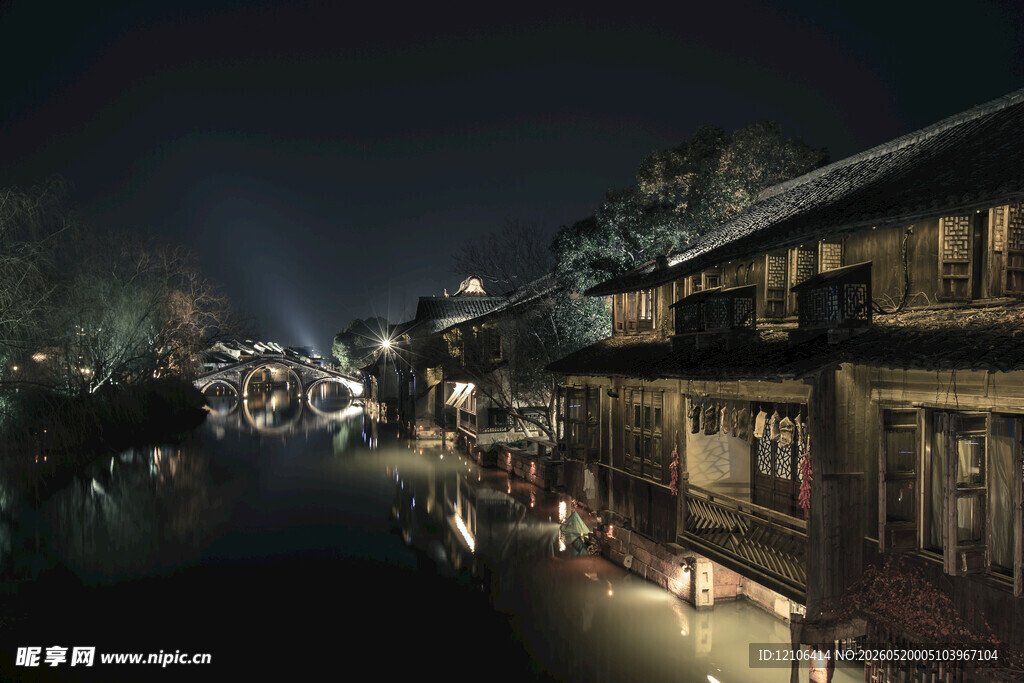 江南水乡夜景灯火阑珊处