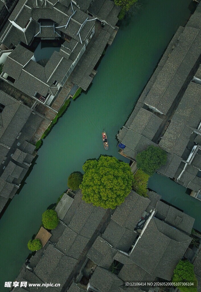 江南水乡俯瞰古村落美景