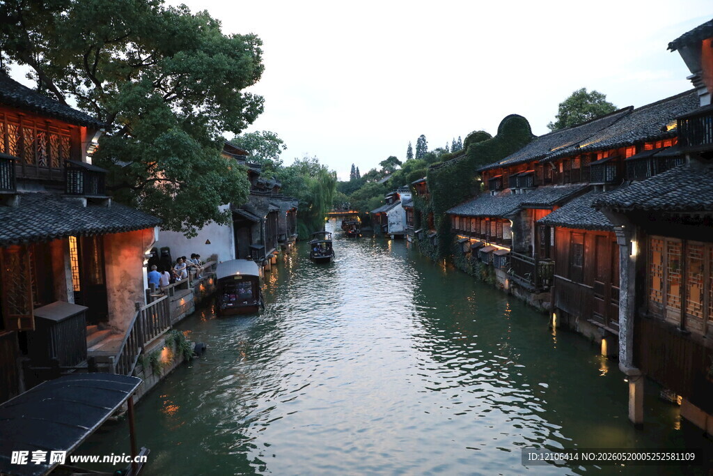 江南水乡夜景古色古香