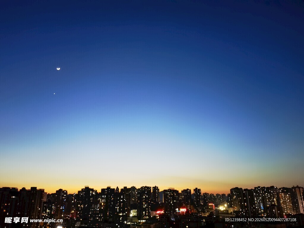 城市黄昏天际线美景