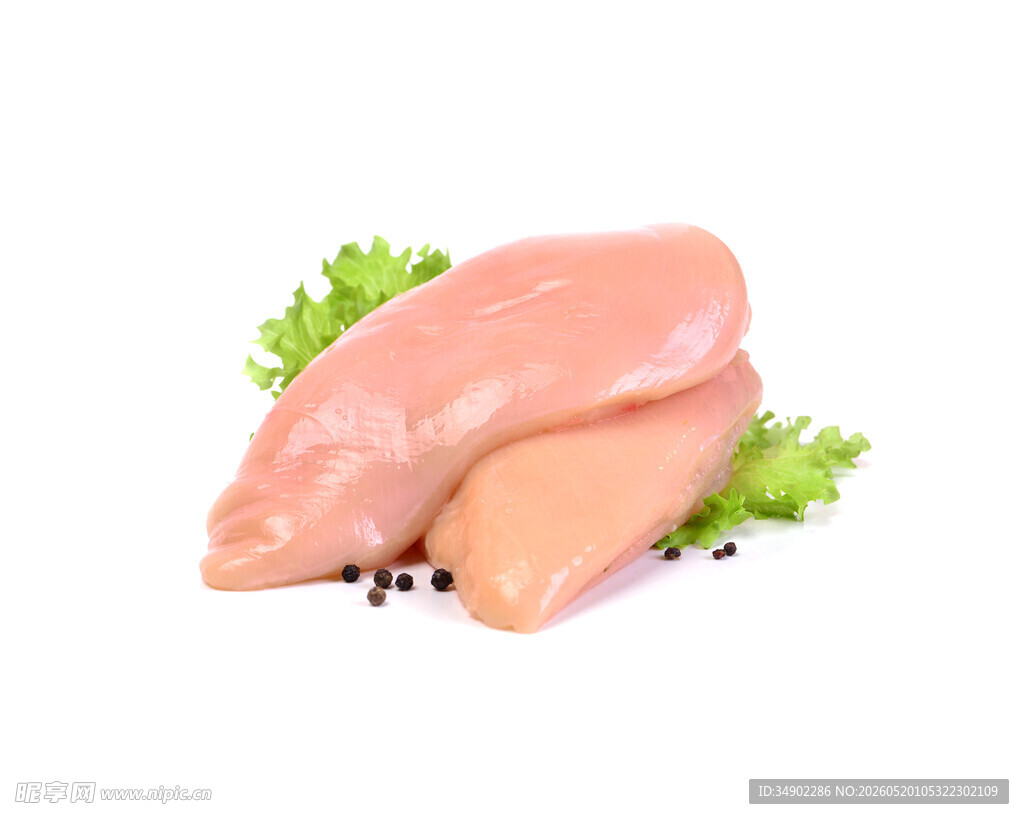 新鲜生鸡胸肉配绿色蔬菜