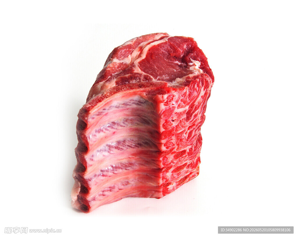 新鲜多汁的生牛肉块