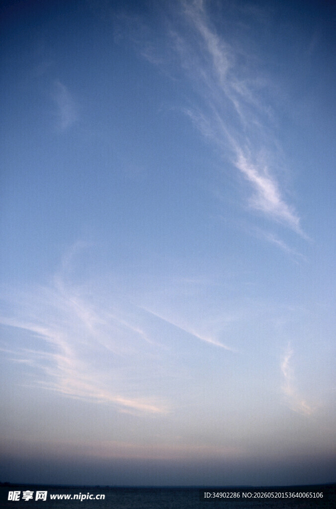 蓝天飘絮状云彩美景