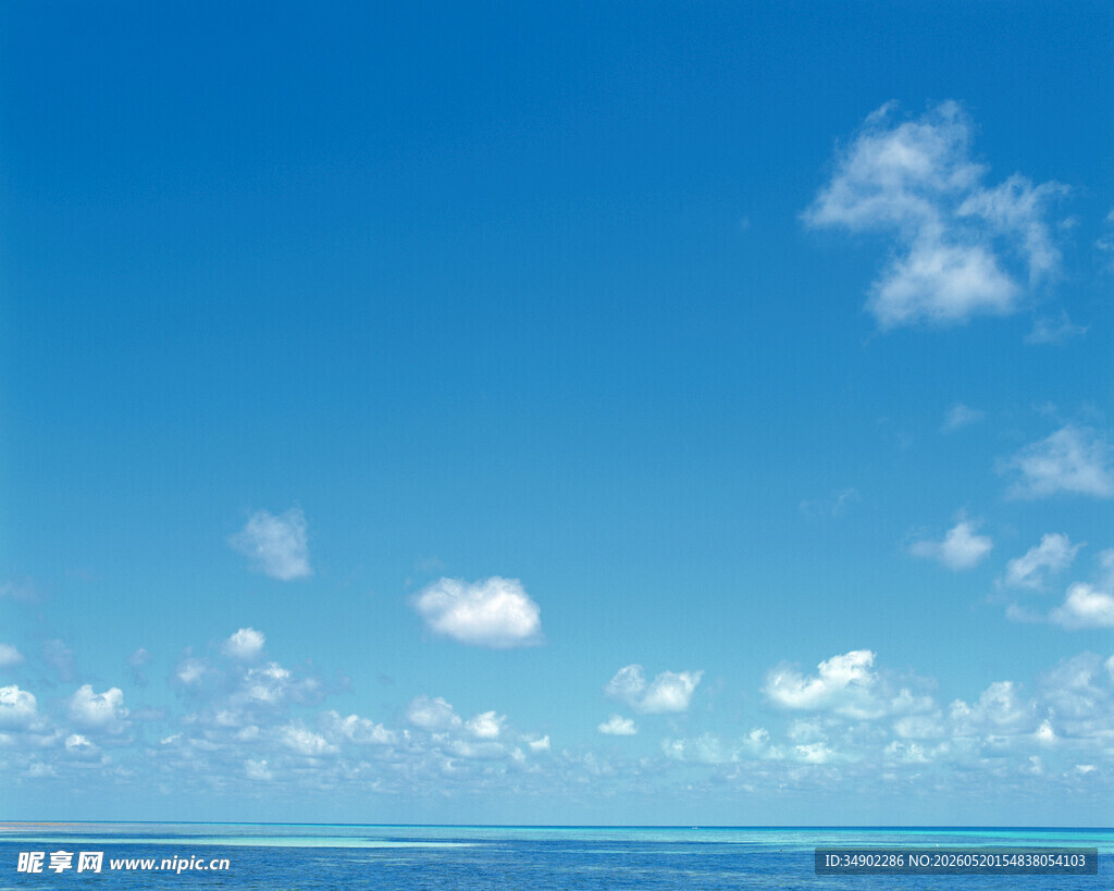 蓝天碧海的宁静海景