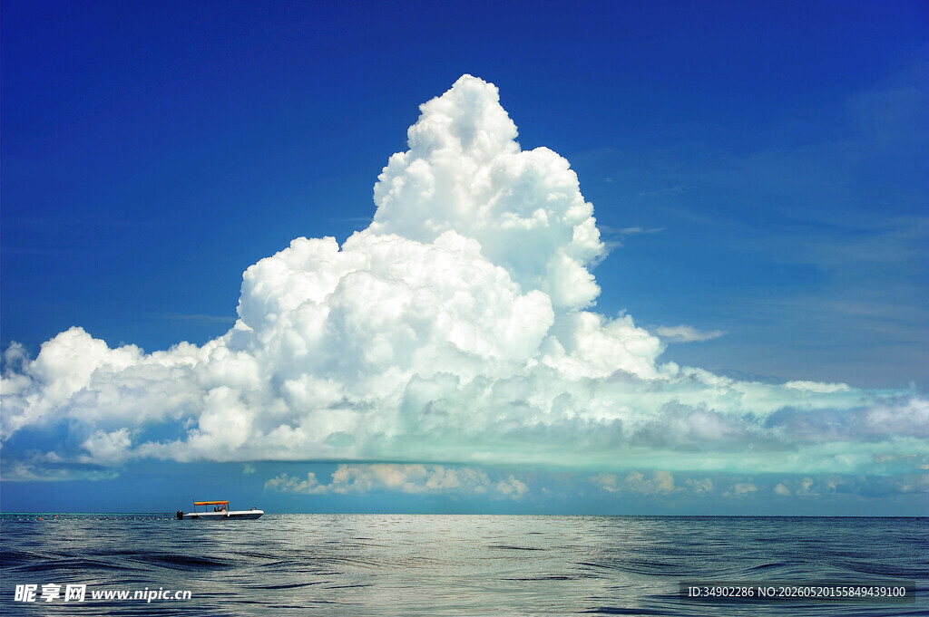 海上壮观积雨云